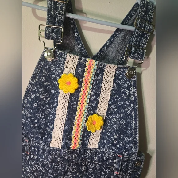 Little Lass Bib Overall Shorts Toddler 4T Blue Denim Girls Embroidered - Picture 3 of 5